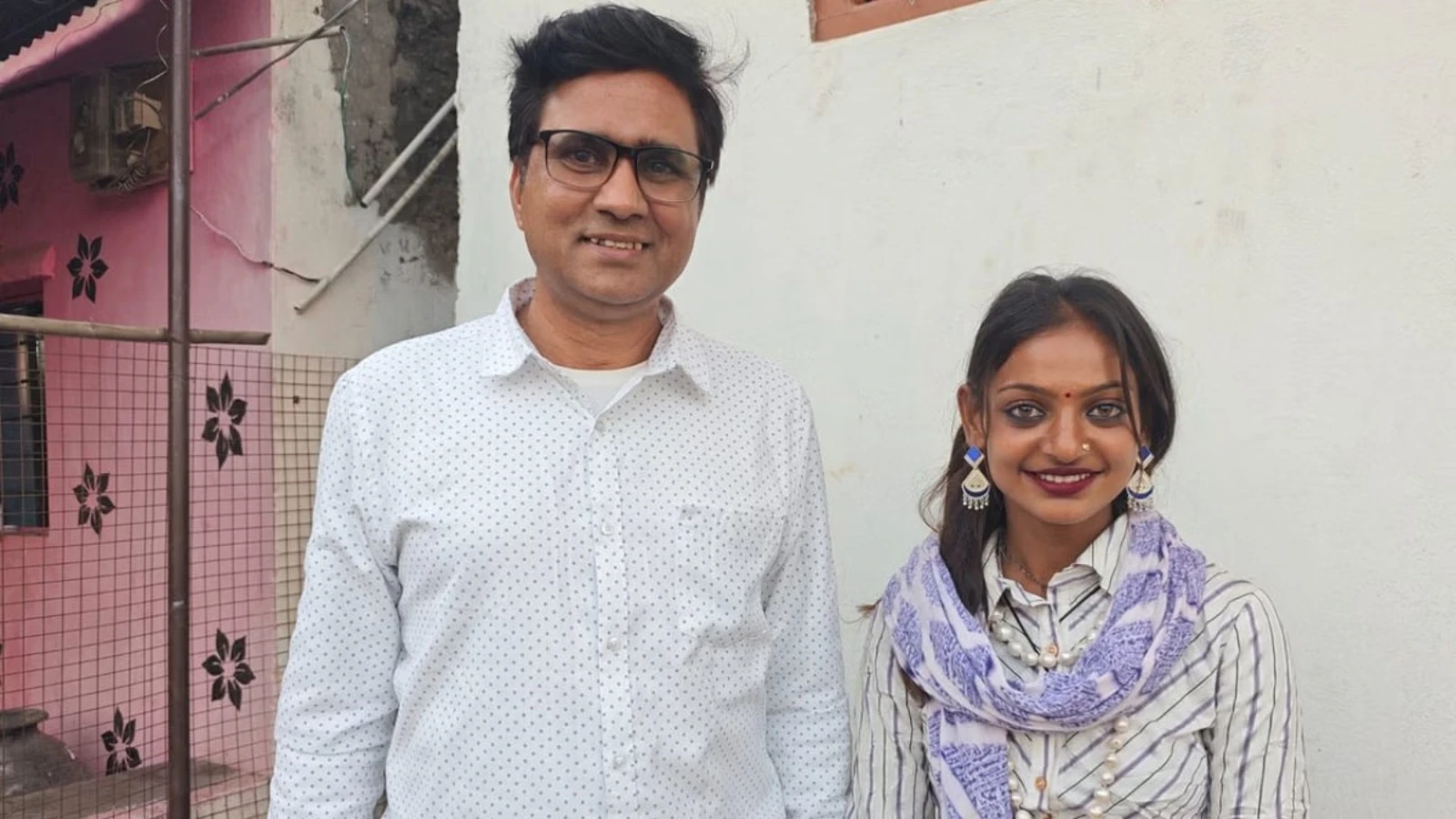 monalisa with director Sanoj Mishra